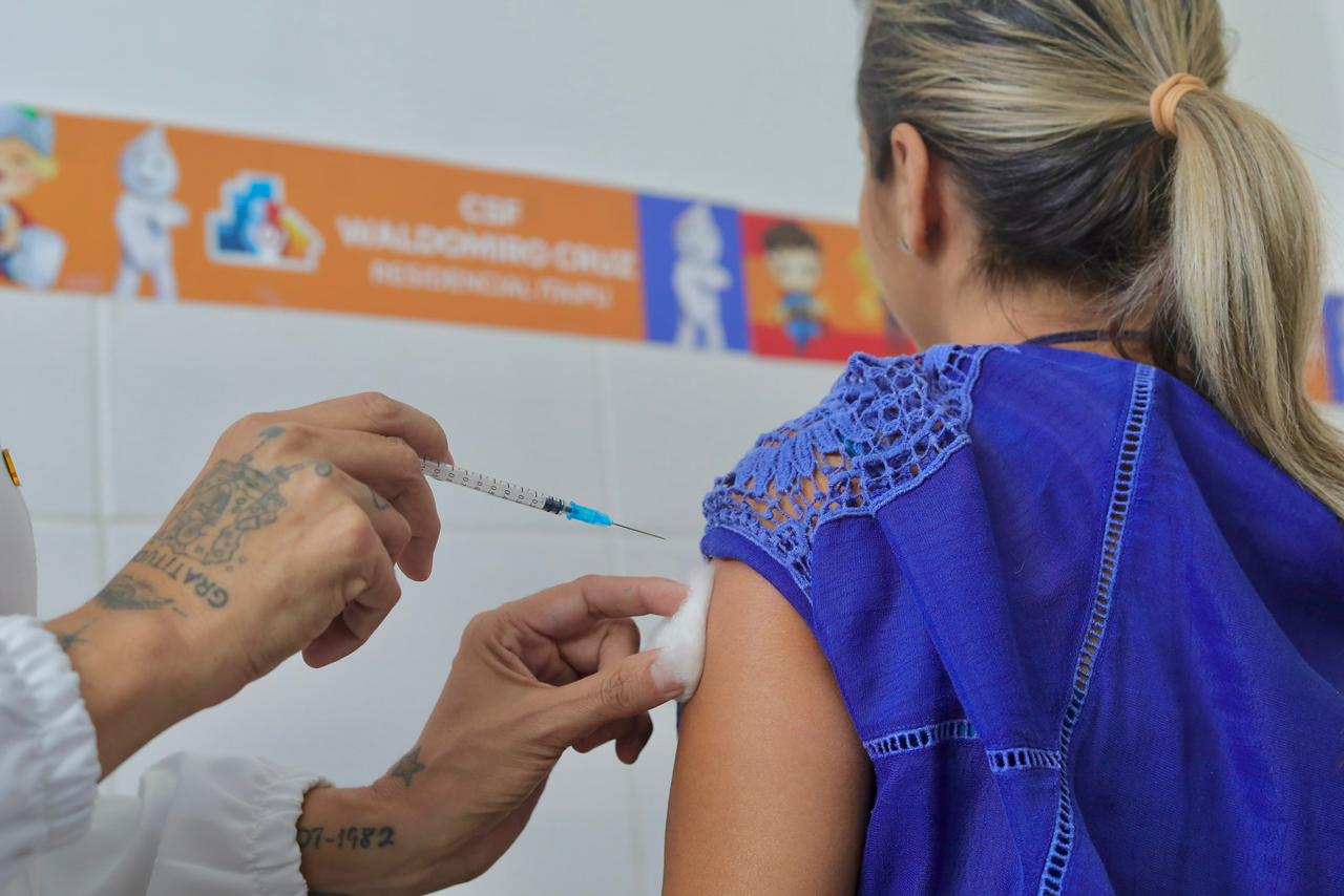“Atendimento nota 10”: população elogia agilidade da vacinação em Goiânia